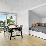 2 Bedroom Cozy In Juelsminde Sønderby