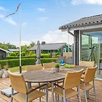 2 Bedroom Cozy In Juelsminde Holiday home