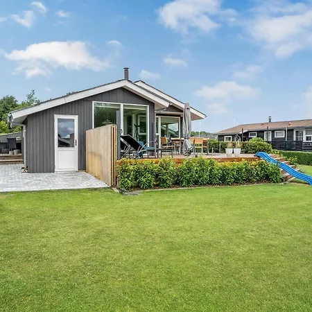 2 Bedroom Cozy In Juelsminde Sønderby