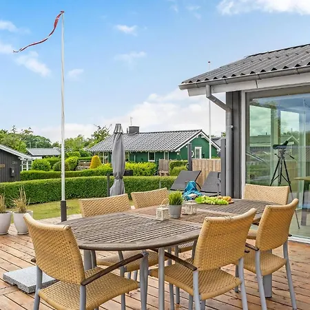 2 Bedroom Cozy In Juelsminde Feriehus