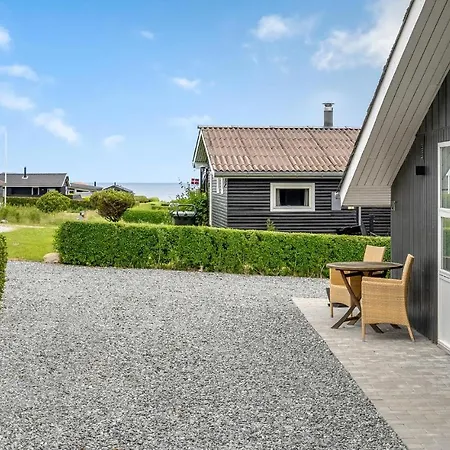 2 Bedroom Cozy In Juelsminde Sønderby