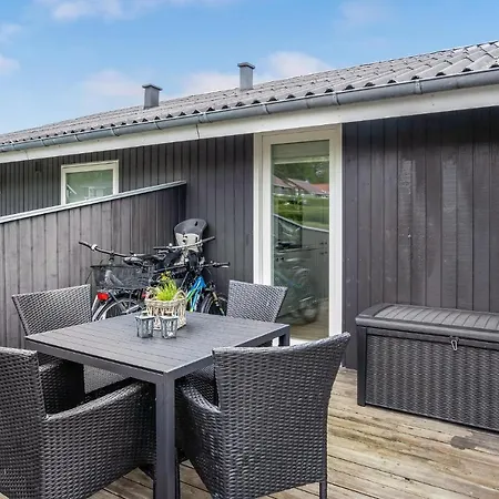 2 Bedroom Cozy In Juelsminde Feriehus *