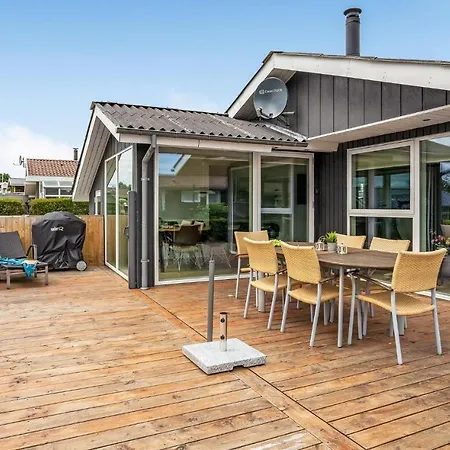 2 Bedroom Cozy In Juelsminde