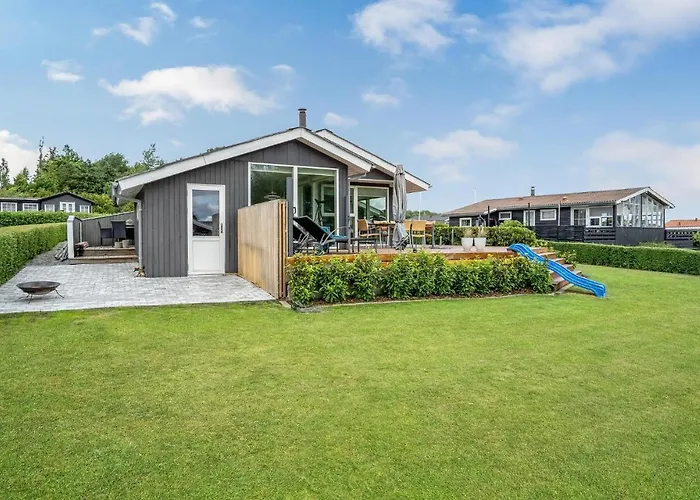 2 Bedroom Cozy In Juelsminde Sonderby (Midtjylland)